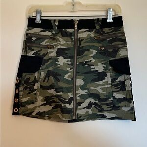 Daisy Street camo colour skirt zip front side pockets decorative zippers size XS